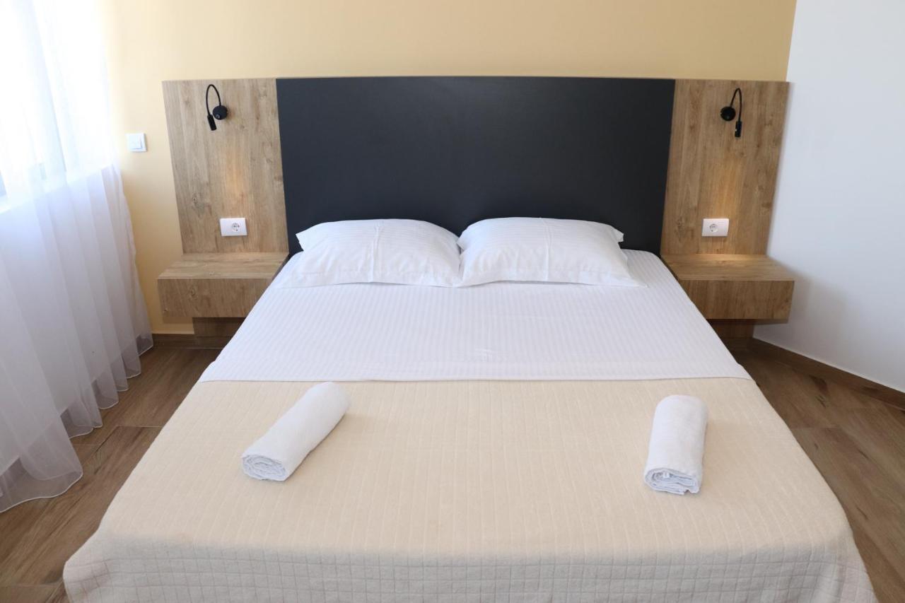 Eagles Apartments & Suites Ulcinj Eksteriør bilde